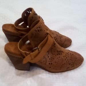 AEROSOLES Tan Cutout Mules